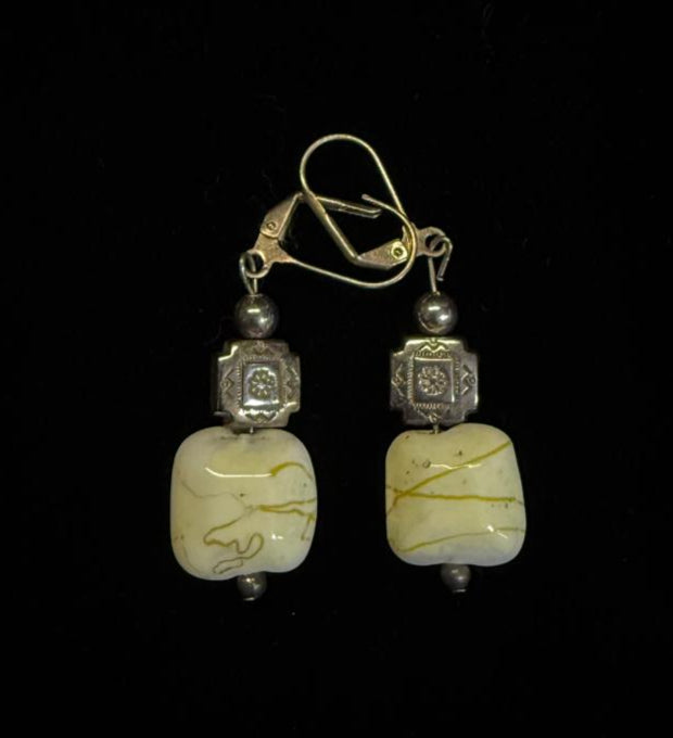 Unbranded Vintage Flower Necklace and matching Earrings Set