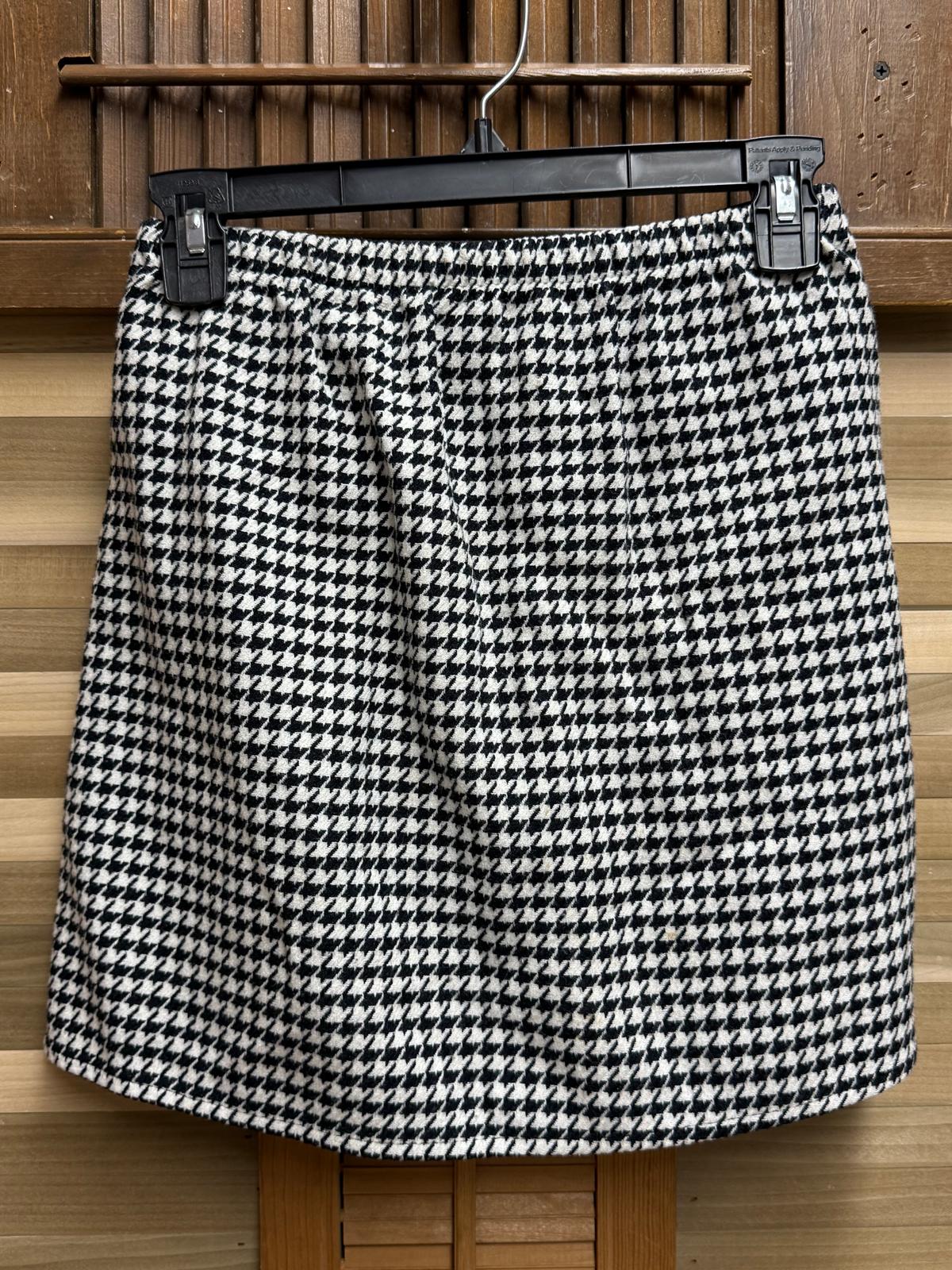 Black and White Houndstooth Mini Skirt with Heart Brooch Size Small
