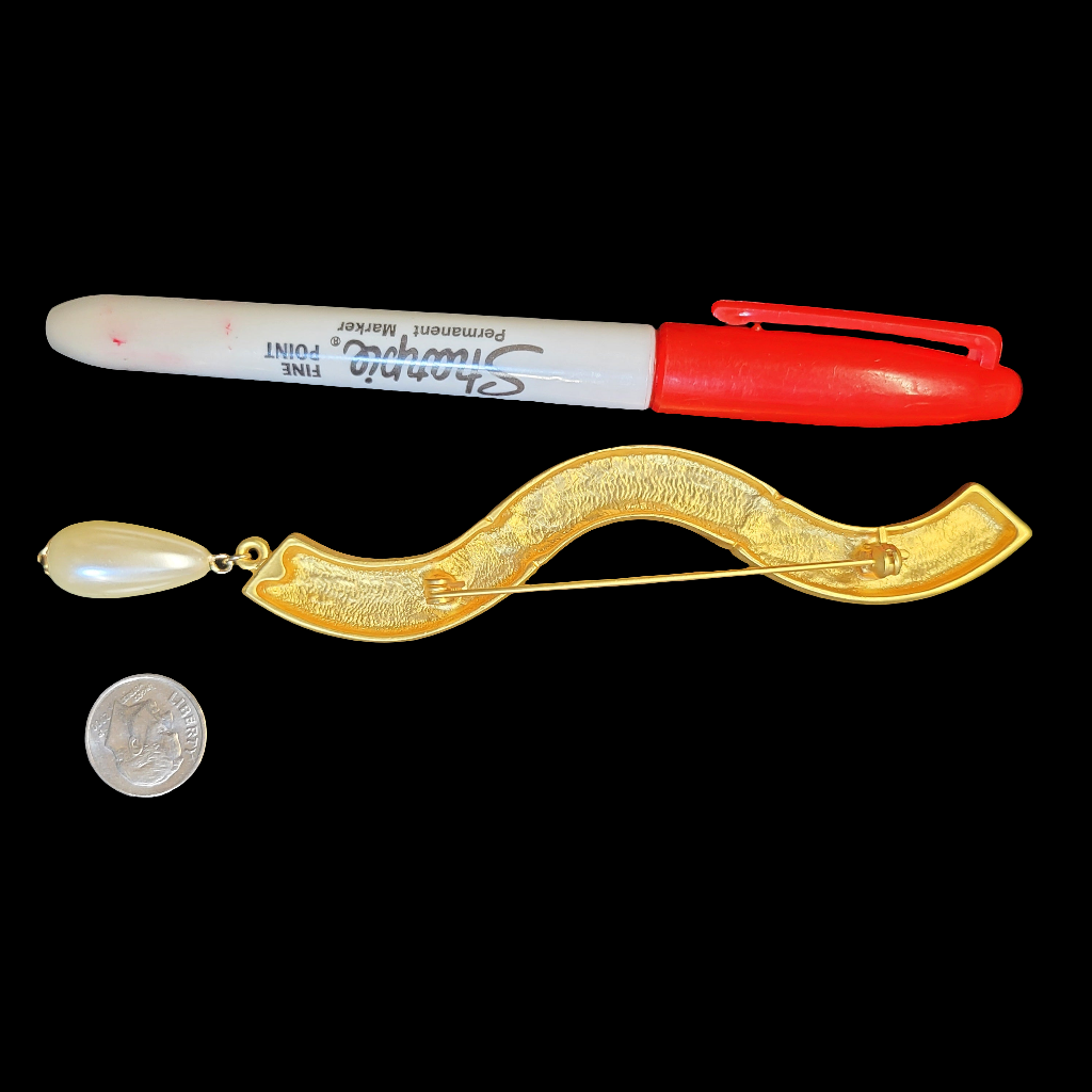 1980s Chic Vintage Brushed Gold Plated Wavy Faux Pearl 4 ½ Inches Long Brooch