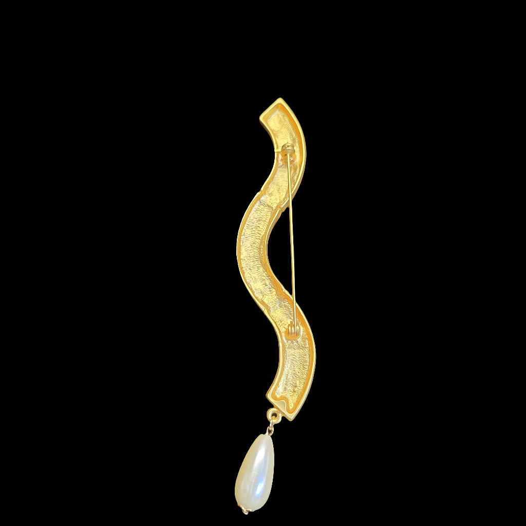 1980s Chic Vintage Brushed Gold Plated Wavy Faux Pearl 4 ½ Inches Long Brooch