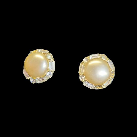 1950's Vintage Coro Pearl Clip On Earrings