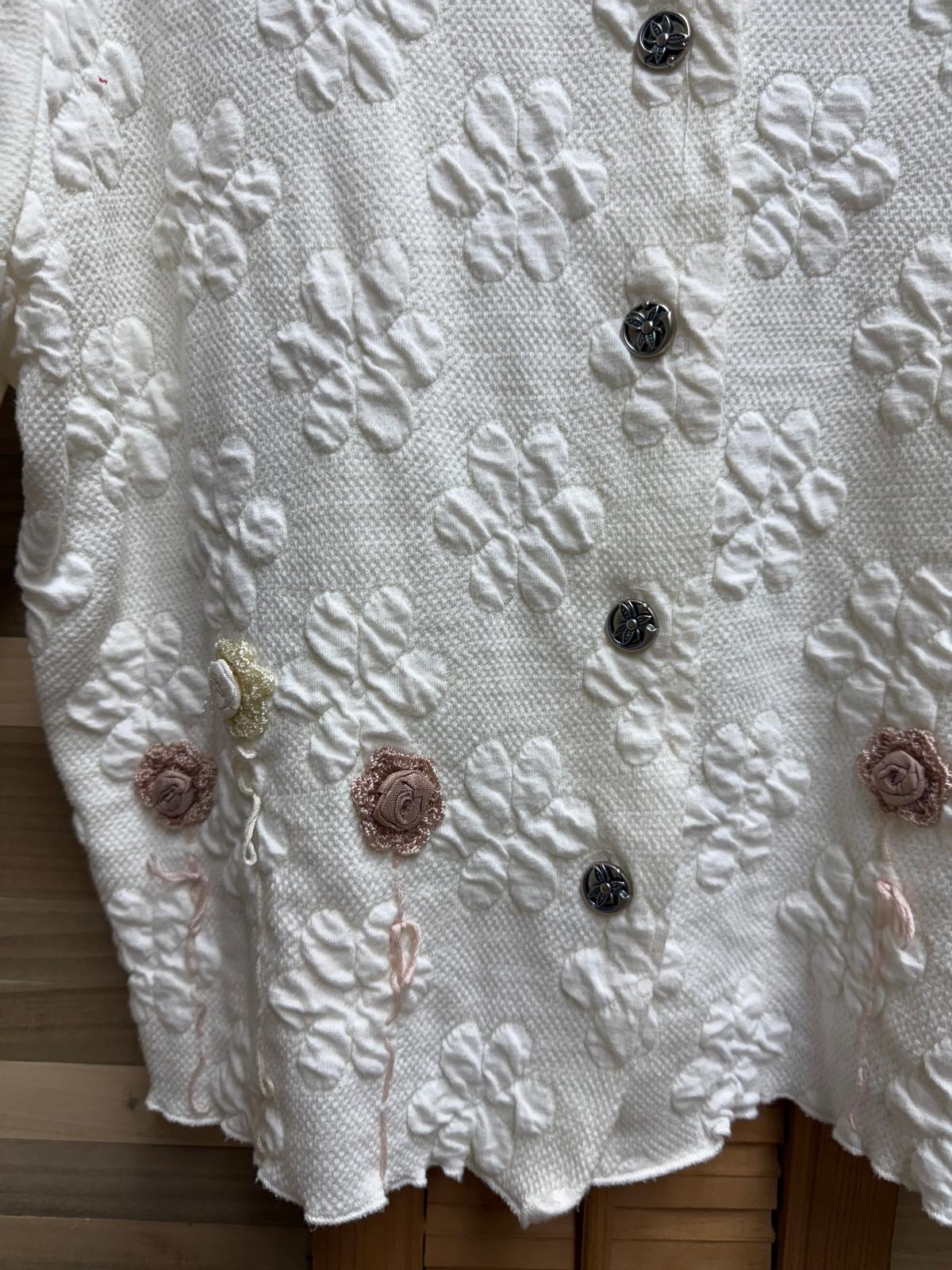 90's "Surrealist USA" Cream 5 Button Rose Embroidered Floral Pattern Short Sleeve BOHO Top