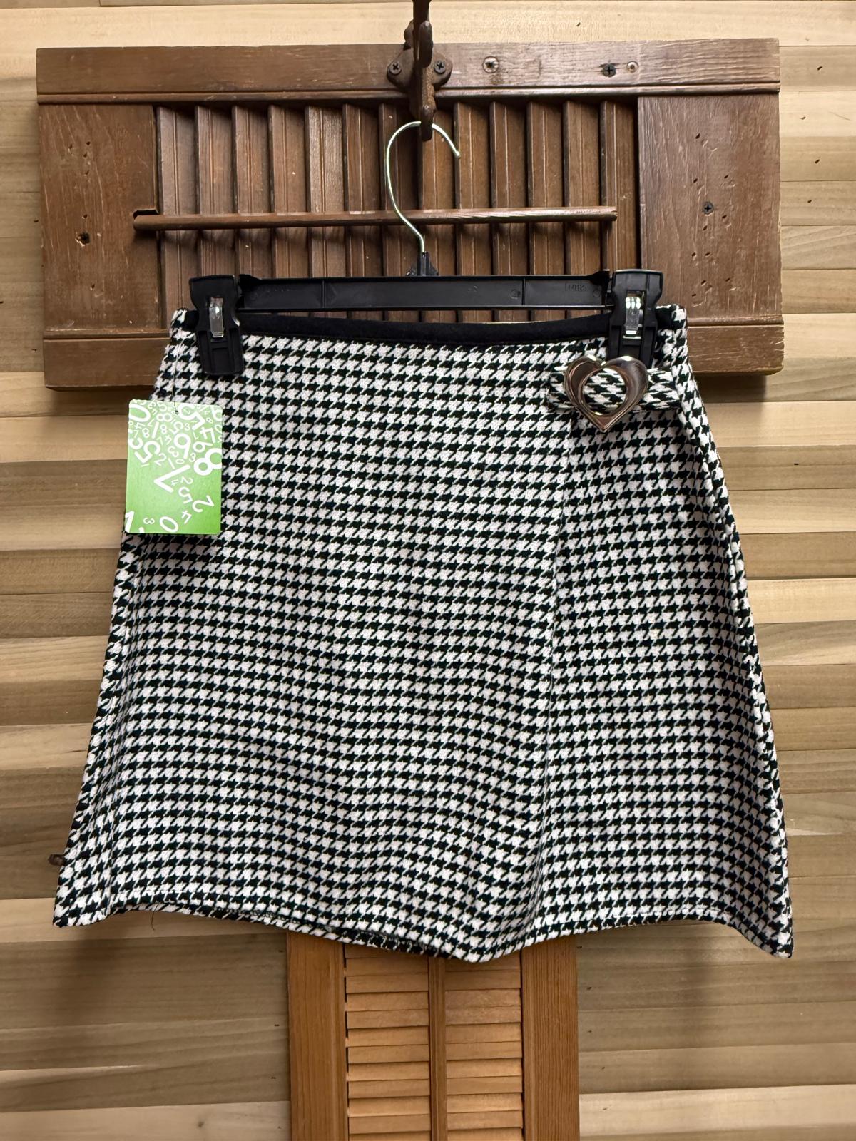 Black and White Houndstooth Mini Skirt with Heart Brooch Size Small