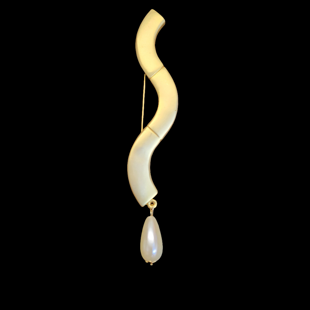 1980s Chic Vintage Brushed Gold Plated Wavy Faux Pearl 4 ½ Inches Long Brooch