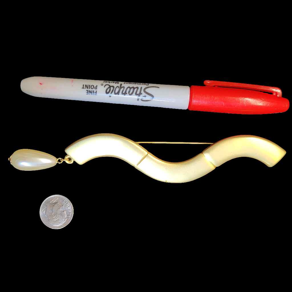 1980s Chic Vintage Brushed Gold Plated Wavy Faux Pearl 4 ½ Inches Long Brooch