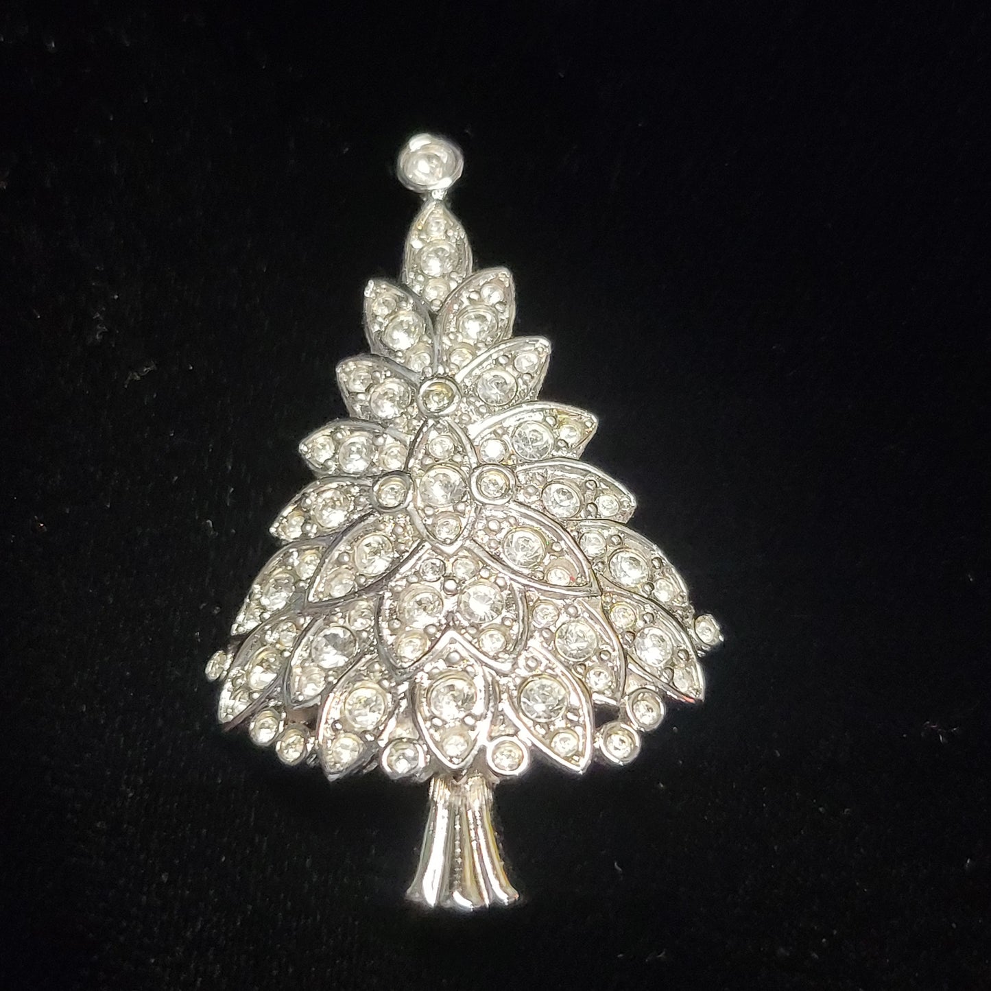 Swarovski Signed Year 2000  Christmas Silver Tree Pin